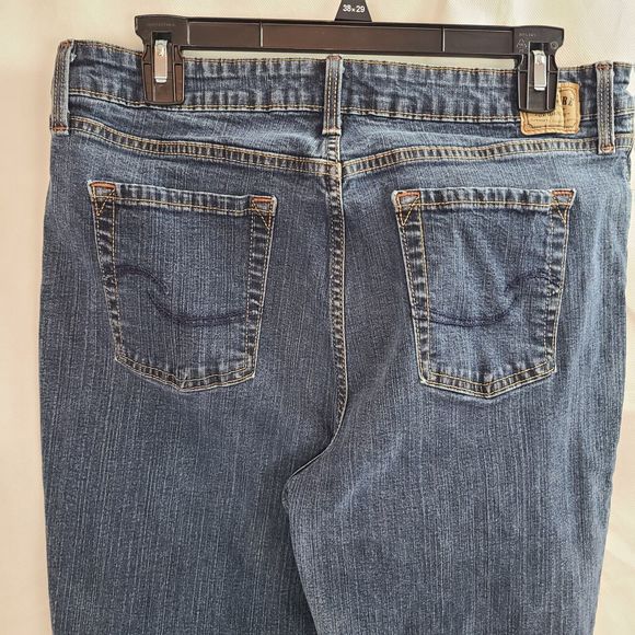 Levi Signature Women's (16 Short) At Waist Bootcut Blue Denim Jeans (34 x 28.5) - Picture 5 of 10